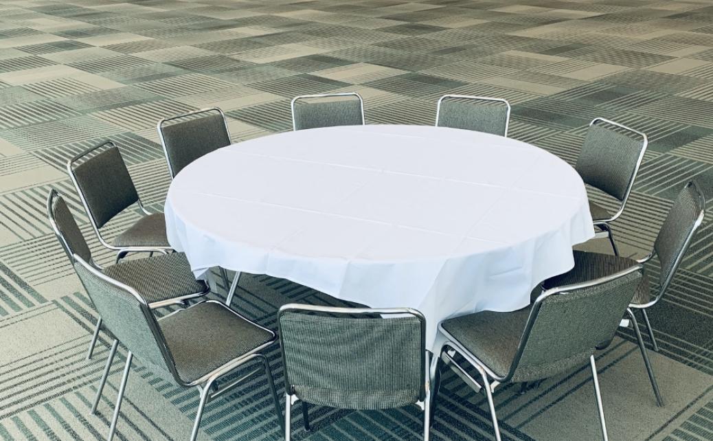 72" round table with linen & 10 chairs - Moscone West